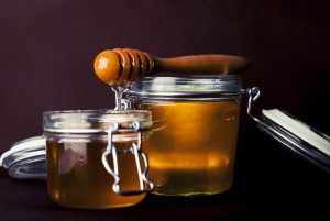 தேன், சுத்தமான தேன், சுத்தமான தேனை கண்டுபிடிப்பது எப்படி, தேன் பயன்கள், தேனின் பயன்கள், தேன் மருத்துவம், honey, how to find original honey, original honey, honey uses, honey medicine, simple way to find original honey,